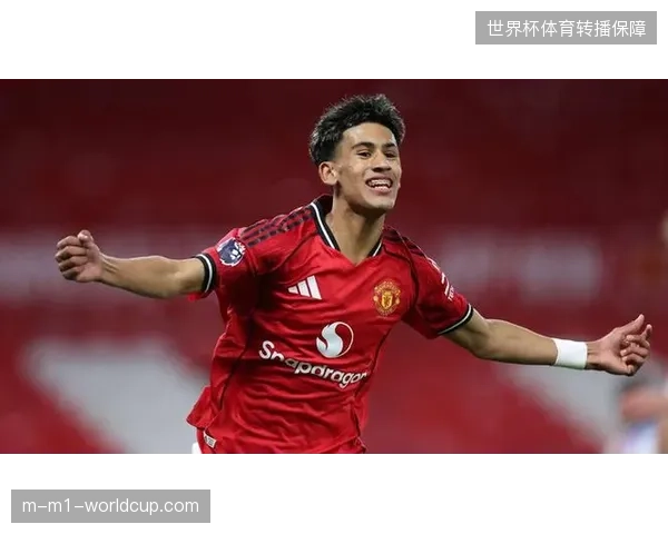 15岁的加布里埃尔成为曼联队史最年轻的吉米·墨菲奖得主，其在U18联赛表现杰出